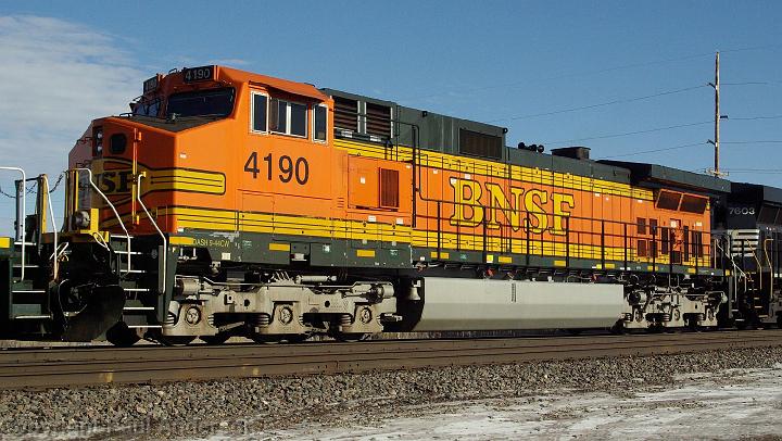 BNSF 4190 - Dash 9-44CW.JPG